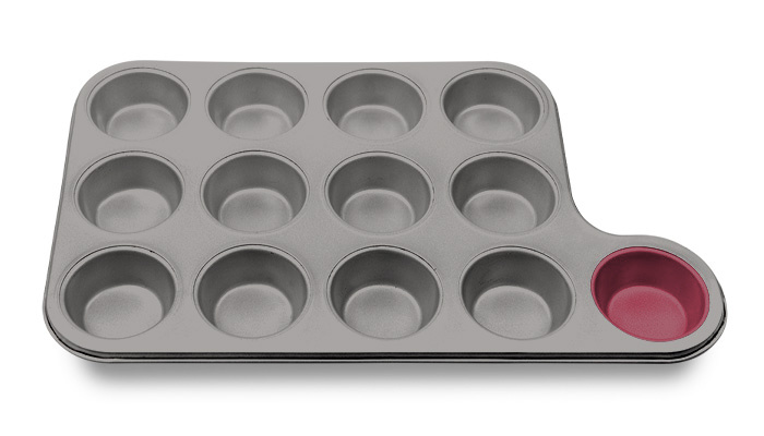 Muffin tin with 13 tassie cups